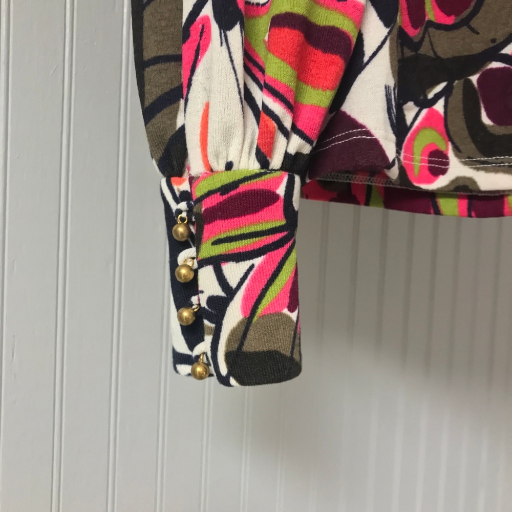 Medium Multicolored Pattern Top w Buttons - Picture 3 of 8